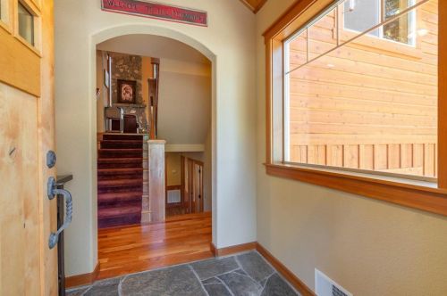 11090 Sitzmark Way, Truckee CA  96161-6128 exterior