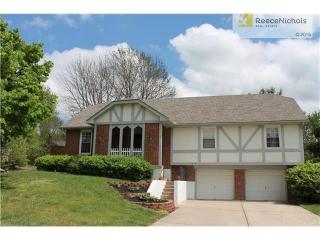 1017 Silver Lake Dr, Raymore, MO 64083-9015