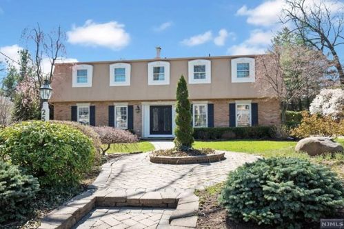 250 Hempstead Rd, Ridgewood, NJ 07450-4810