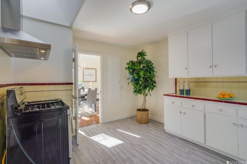 447 Girard St, San Francisco CA 94134-2109 exterior