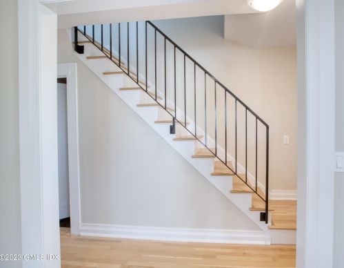 53 Mead Ave, Greenwich CT  06830-6812 exterior