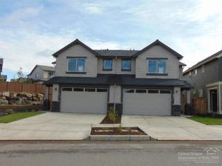 20724 Sierra Dr, Bend, OR 97701-7174