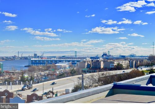 510 Front St, Philadelphia PA 19147-1723 exterior