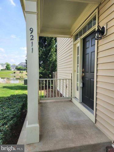 9211 Cascade Falls Dr, Bristow VA  20136-2169 exterior