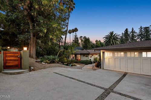1548 Altadena Dr, Altadena, CA 91001-1829