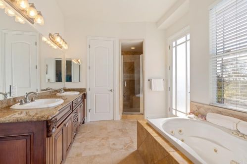 2021 Pleasant Heights Dr, Vista CA  92084-2844 exterior