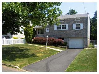 26 Mildred Ln, Perth Amboy, NJ 08863-1308