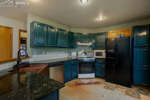 2730 Sunnywood Ave, Woodland Park CO  80863-9401 exterior