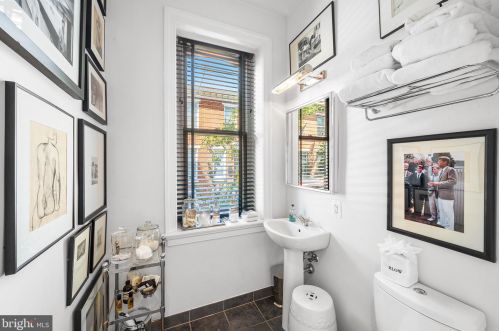 718 22nd St, Philadelphia PA 19130-0027 exterior