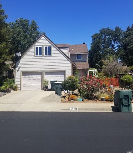 210 Brookdale Dr, Vacaville, CA 95687-6268