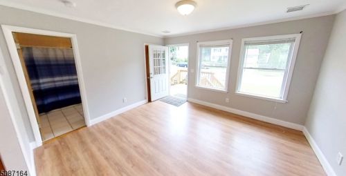 406 Brooklyn Mountain Rd, Hopatcong, NJ 07843-1276