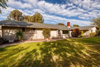 8689 Madsen Ave, Clovis, CA 93619-9459