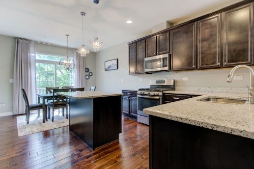4115 Royal Mews Cir, Naperville IL  60564-7174 exterior