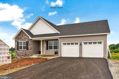 215 Farm House Ln, York, PA 17408-6279