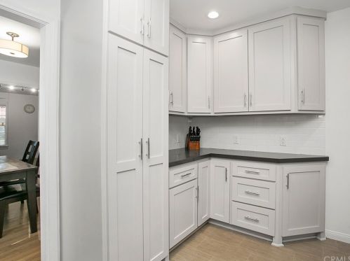 645 Ivy St, Glendale CA  91204-1027 exterior