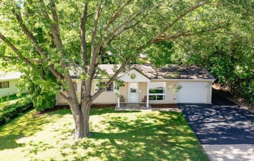 306 Tanglewood Dr, Streamwood, IL 60107-1258