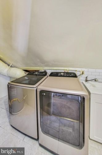 903 Robin Rd, Silver Spring MD  20901-1872 exterior