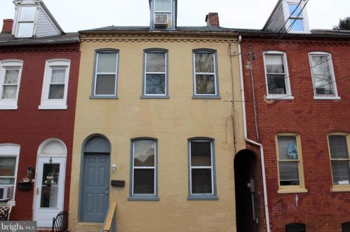 431 Strawberry St, Lancaster PA  17602-4464 exterior