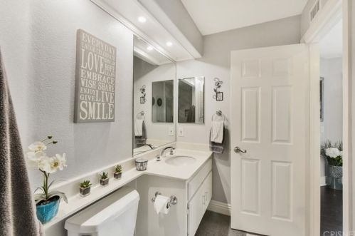 571 Glenhurst Dr, Anaheim CA  92808-1927 exterior