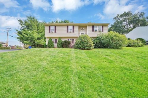 5 Midwood Ave, Waterbury, CT 06708-2430