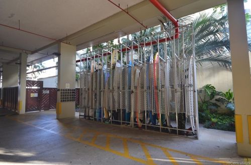 445 Seaside Ave, Honolulu HI  96815-2640 exterior