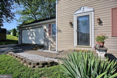 104 Finch Dr, Harrisburg, PA 17110-9516