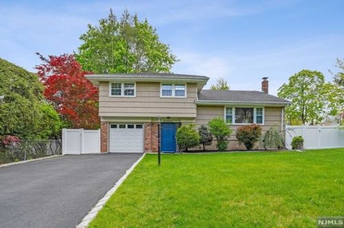 133 Roxbury Rd, Dumont, NJ 07628-1121