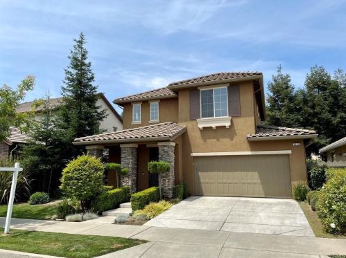 3855 Bethpage St, Turlock, CA 95382-9403