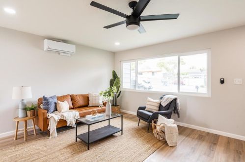 4213 Thomas St, Oceanside, CA 92056-4220