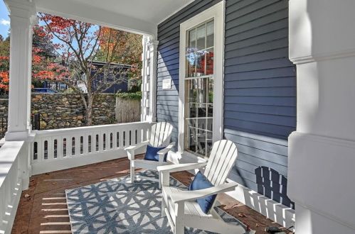 12 Keene St, Providence, RI 02906-1521