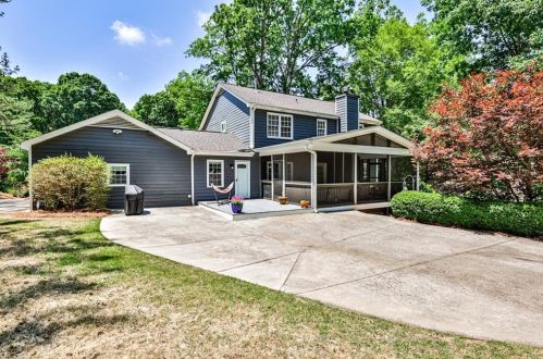 7225 Hunters Branch Dr, Atlanta GA  30328-1718 exterior