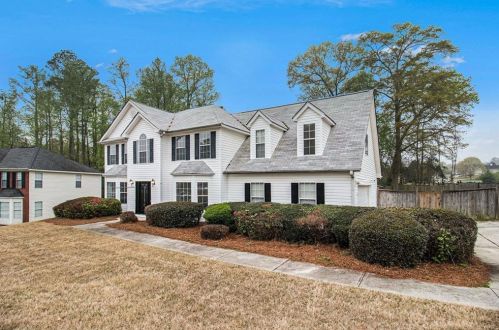 2187 Johnson Creek Dr, Lithonia, GA 30058-5181
