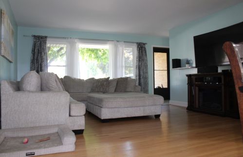 533 Meadow Ln, Sollitt, IL 60401-6614