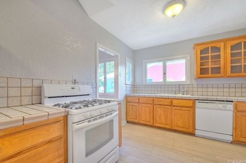 3160 Lime St, Riverside CA 92501-2930 exterior