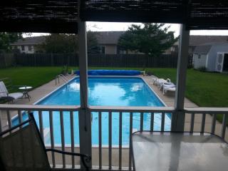 1211 Peachtree Dr, Chatham, IL 62629-8058