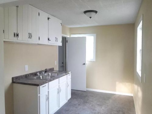 2124 Martha Ave, Rockford, IL 61104-7028