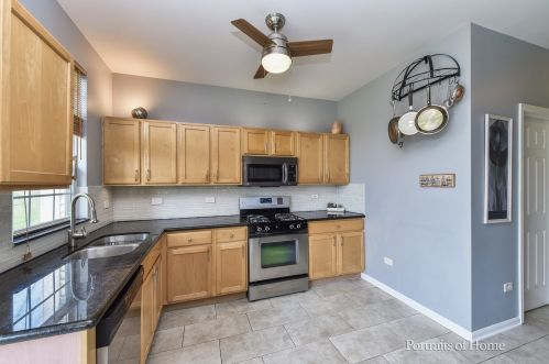 558 Pinebrook Dr, Lemont IL  60490-3121 exterior