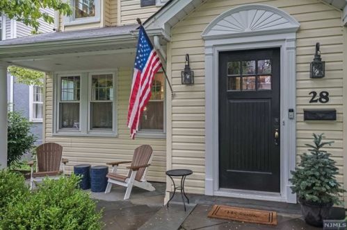 28 Jerome Ave, Ridgewood, NJ 07452-2411