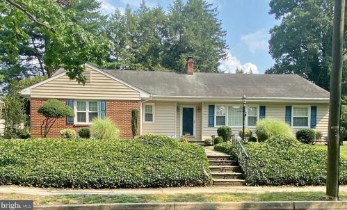 210 Hawthorne Ave, Tavistock, NJ 08033-1404