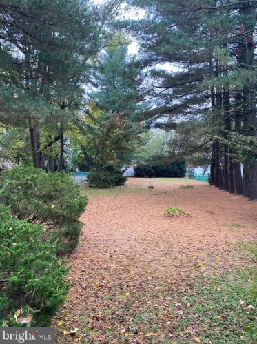 2009 Mcgalliard Ave, Trenton, NJ 08610-2639