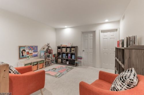 6 Brookline Ct, Princeton NJ  08540-1741 exterior