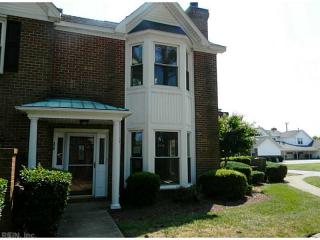 24 Williamsburg Dr, Hampton, VA 23666-5900