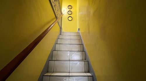 548 Oak St, Glendale CA 91204-1136 exterior