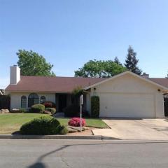 3743 Robinson Ave, Fresno, CA 93722-4782