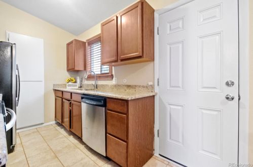 17857 Oxford Pl, Denver CO 80014-5137 exterior