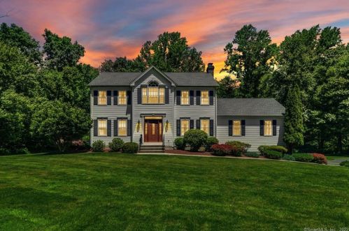 3 Farmery Rd, Sandy Hook, CT 06482-1660