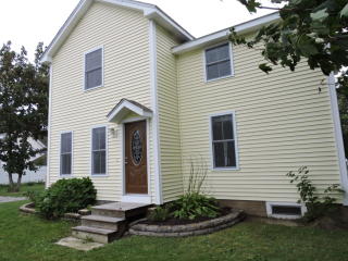 33 Smith St, Niantic, CT 06357-2515