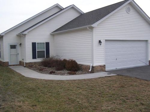 2701 Paddington Station Ln, Vinton, VA 24179-1262