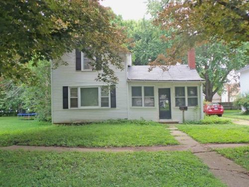 305 5th St, Oregon, IL 61061-1404