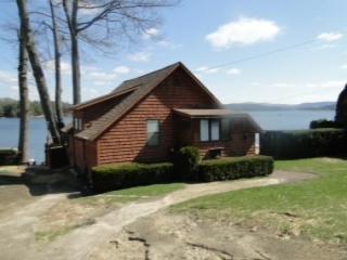 558 Lakeshore Dr, Colchester VT  05446-1568 exterior
